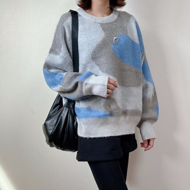 グレーのキモウマーブルガラJQPOを着用