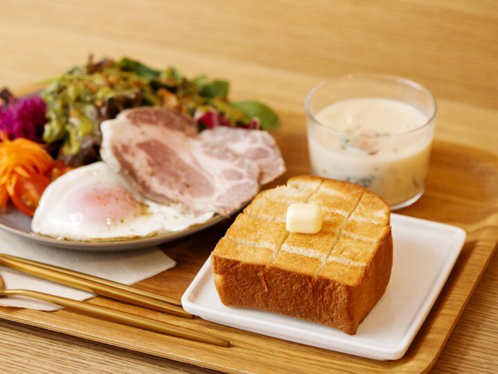 厚切りトーストと日替わりの野菜スープをランチに。ベーカリーカフェ「foodscape! BAKERY 北浜」