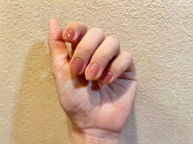 左手のネイル仕上がり写真