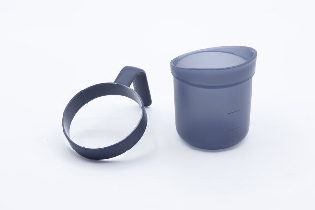介護用の飲みやすいコップ
