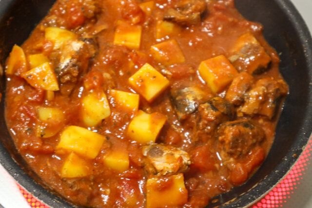 いわし缶のトマト味噌グラタン レシピ 塩こしょうで味をととのえる