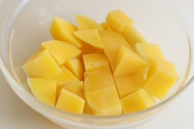 いわし缶のトマト味噌グラタン レシピ じゃがいもをレンジ加熱する