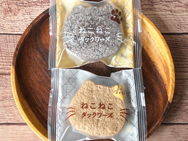 香り豊かなメイプルと、濃厚なチョコレートを使ったチョコの2種類