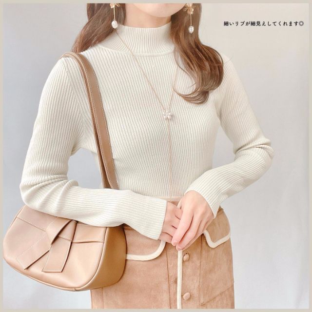 MUハイネックリブPOを着用したコーデ