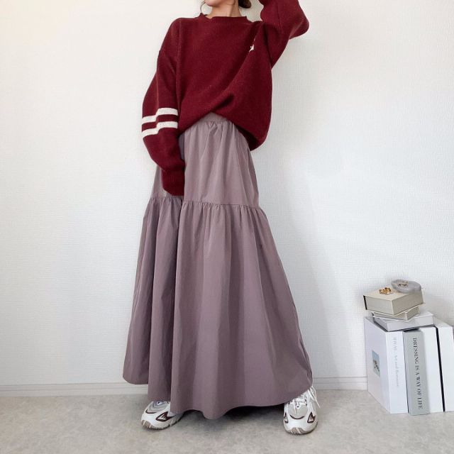 TT＊EロゴニットPOとスカートのコーデ