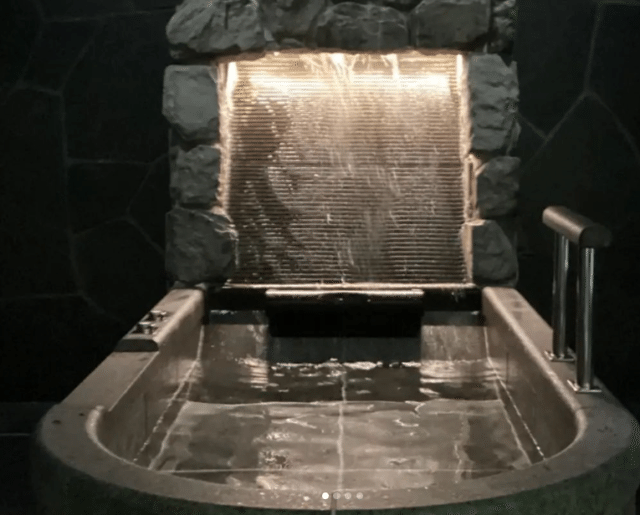 炭蒸水風呂の画像