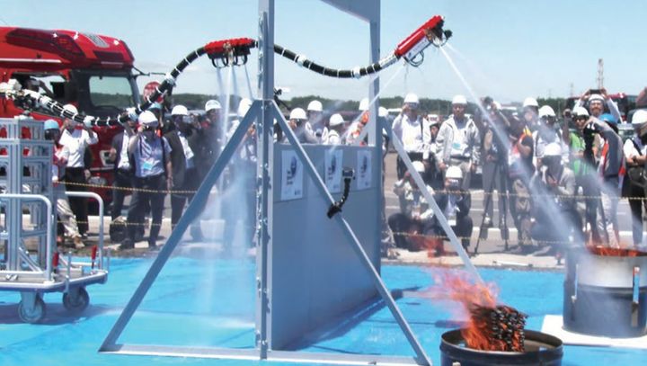 ユニットそれぞれに4つのノズルがあり、空中に浮かびながら水を噴射する