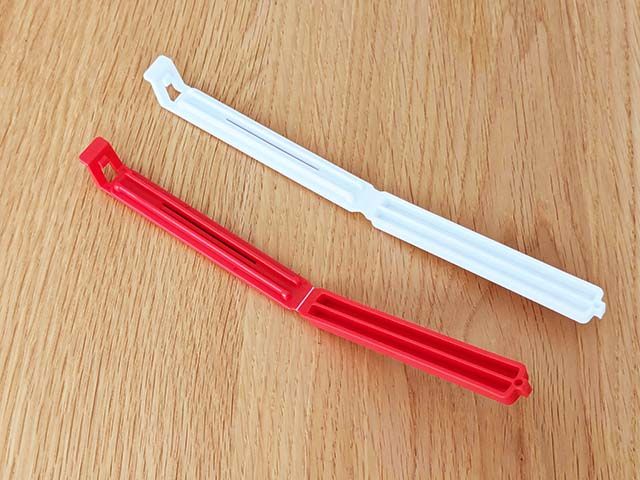 すき家福袋「SMILE BOX 2024」のアイテム「すき家オリジナルフードクリップ」が開かれている様子