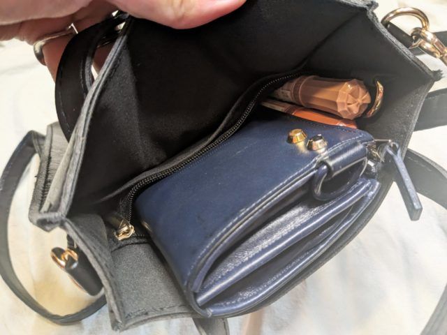 内側ファスナー付きポケット