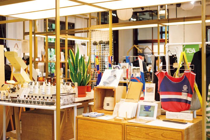 台北〈DESIGN PIN〉店内