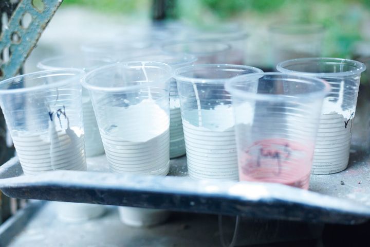 台北〈羅翌慎〉調合する釉薬