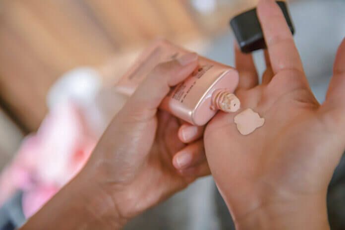 おばさんを感じない！ モテる40代女性の特徴6つ