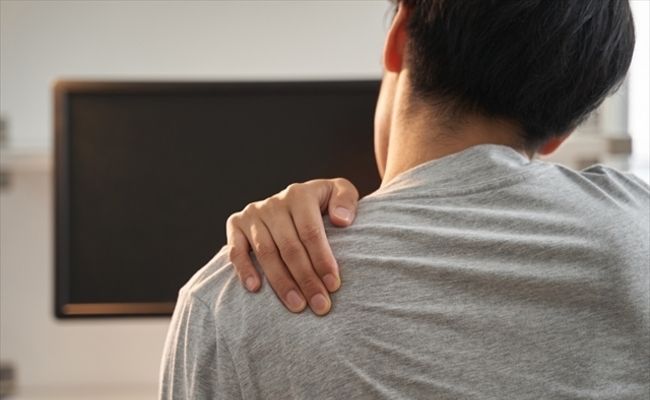 夫の肩不調イメージ