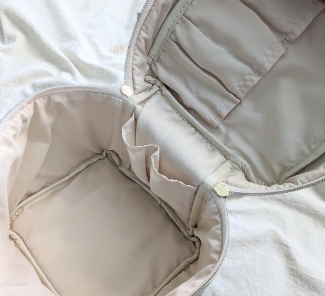 中を開いたところ