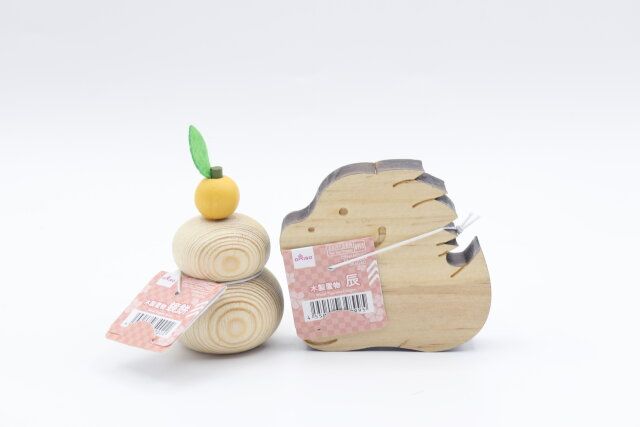 ダイソーの木製置物