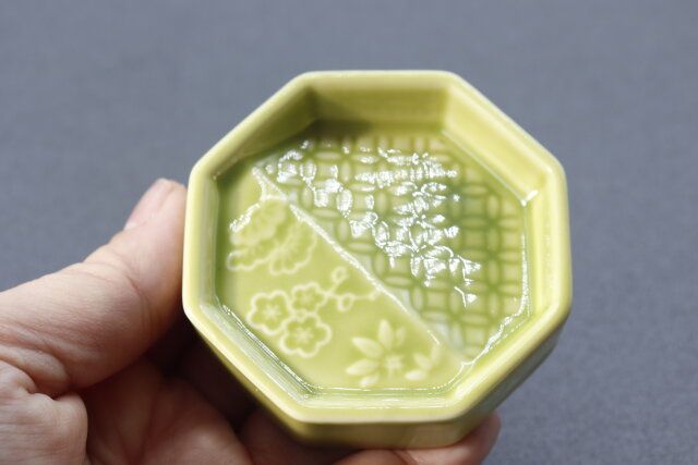 セリアの醤油皿 八角松竹梅は上品でお洒落