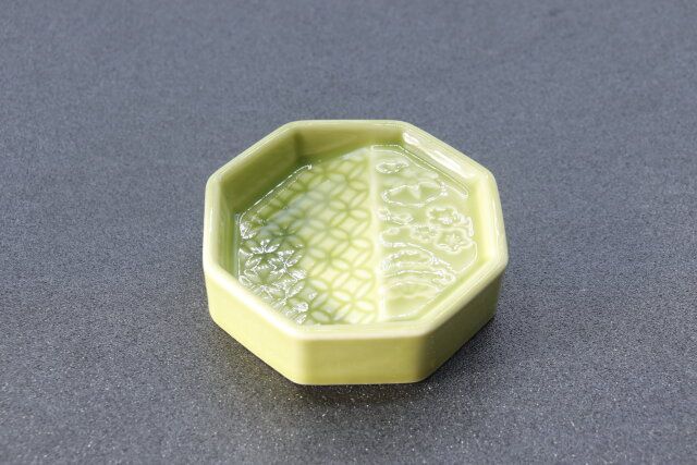 セリアのお正月に使えるお洒落な皿