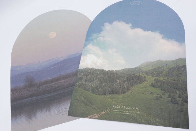 ウォールポスター 2P 窓型のデザイン