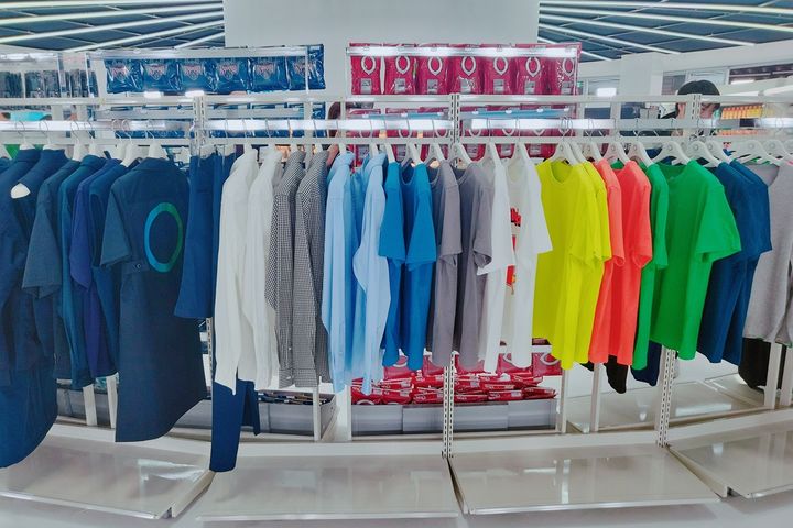 ステージ中央の“店舗”内に展示されていた「コンビニエンスウェア」の一部