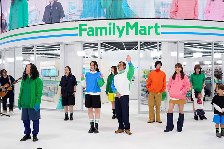 2023年11月30日（木）に開かれた「ファミフェス」でのファッションショーの様子