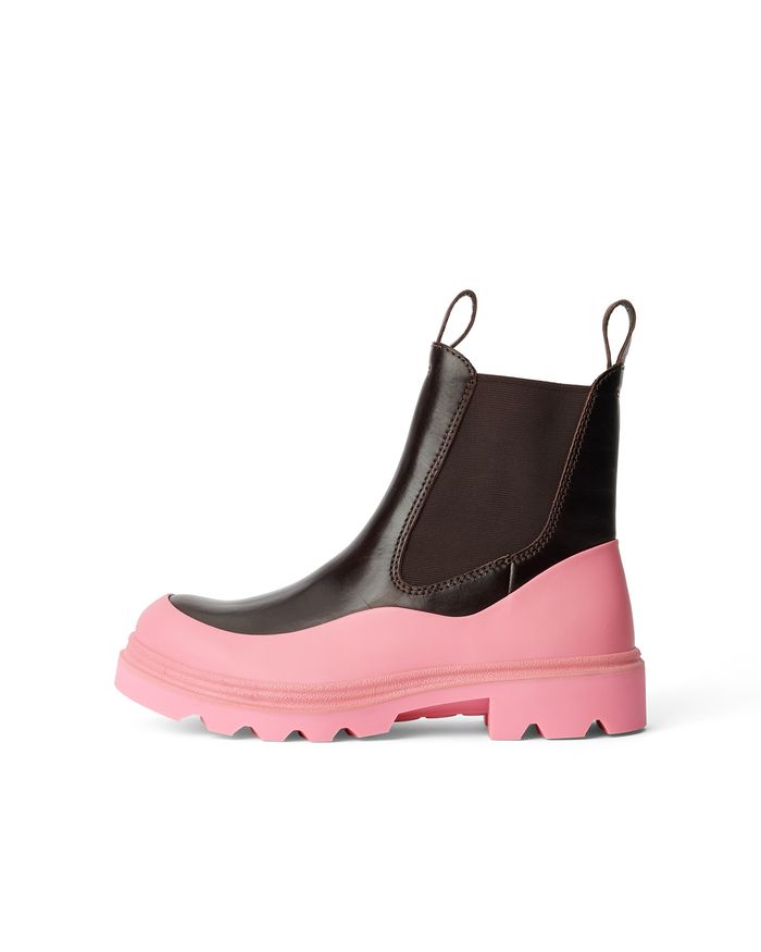 北欧ならではの色使いに注目！デンマーク発のフットウェア《ECCO》が女優・臼田あさ美を起用した新カプセルコレクションを提案