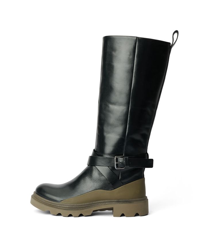 北欧ならではの色使いに注目！デンマーク発のフットウェア《ECCO》が女優・臼田あさ美を起用した新カプセルコレクションを提案