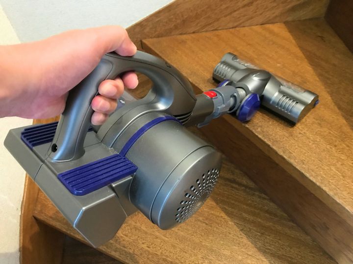 コードレス掃除機に非純正バッテリーを使うと、火災が発生する可能性も