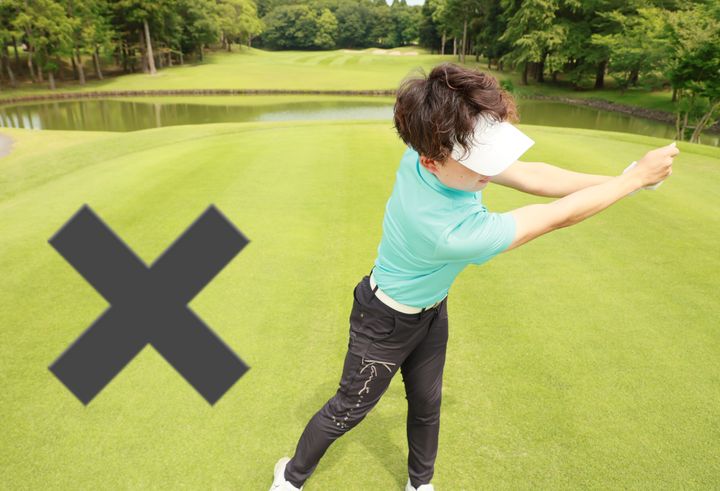 ラウンド中に“絶対NGなこと”3選！ゴルフコーチが解説「真っすぐを意識すると…」