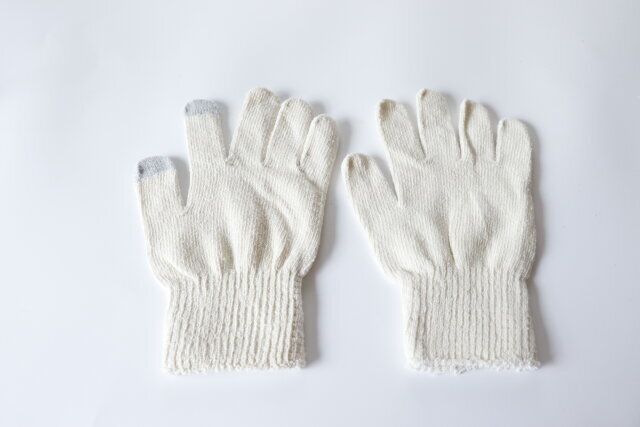 ダイソーのシルク混 保湿用ニットグローブのレビュー