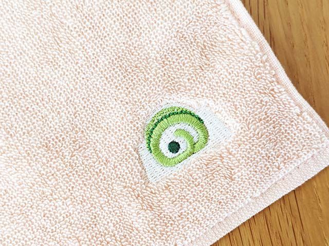 抹茶ロールケーキ刺繍のアップ