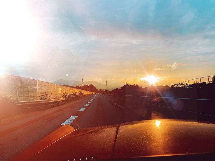 車を運転する際の写真