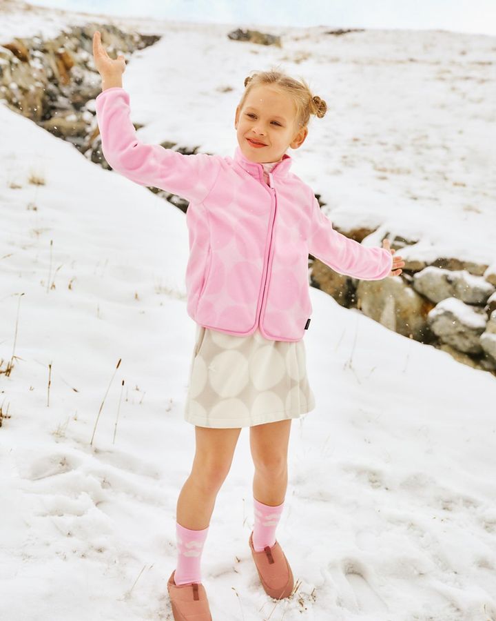 画像: 【UNIQLO x Marimekko】GIRLS フリースジャケット¥1,990、GIRLS フリースミニスコート¥1,990、GIRLS ヒートテックソックス（2足組）¥790 www.uniqlo.com