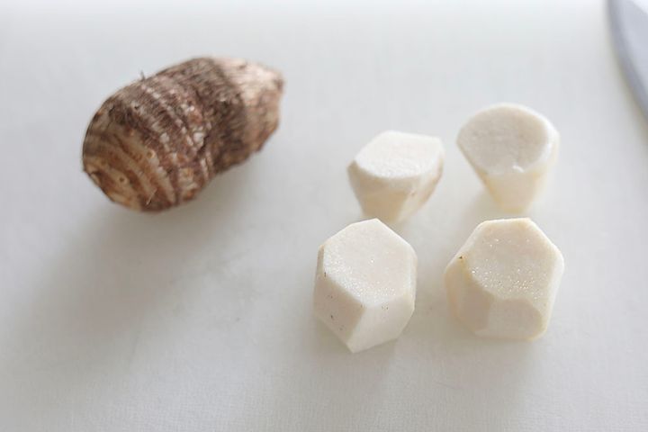 里芋の六方むき