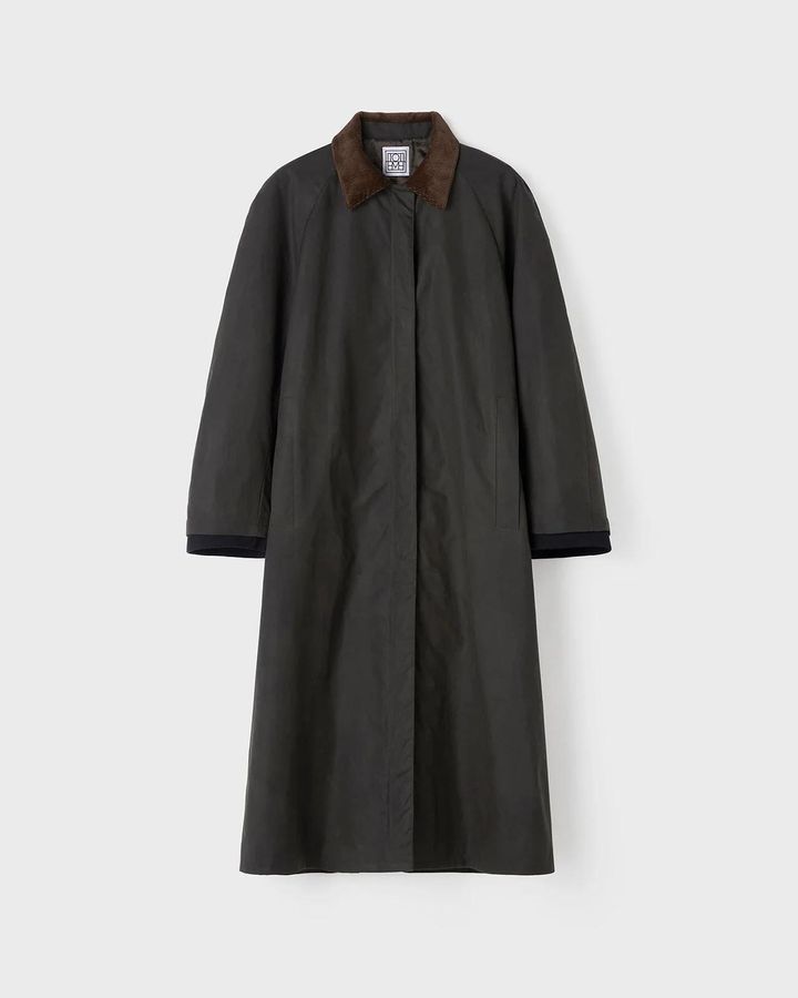 画像: 「TOTEME COUNTRY COAT」￥136,400 出典：シンゾーン