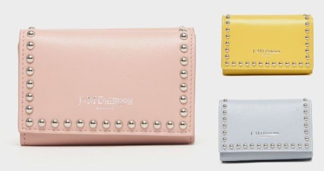 画像: 「フォールドウオレットウイズスタッズ」【縦7×横10×マチ3.5cm、札入れ1／カードスロット3／小銭入れ1】各￥63,800 出典：J＆M デヴィッドソン