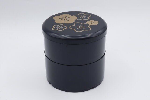 ダイソーの丸重箱（梅、12.5cm、2段）
