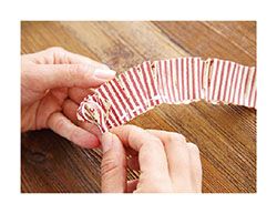 新年のおうちを飾るお花を手づくりで。お気に入りの包装紙で作る「ペーパーフラワー」をお飾りに♪の画像5