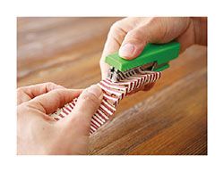 新年のおうちを飾るお花を手づくりで。お気に入りの包装紙で作る「ペーパーフラワー」をお飾りに♪の画像4