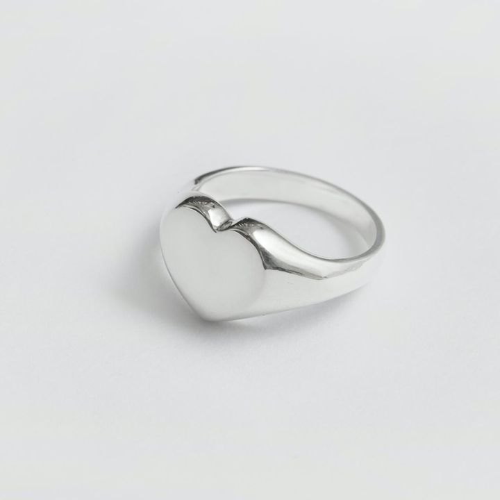 画像: 「LAVER HEART SIGNET RING」￥14,850 出典：シンゾーン