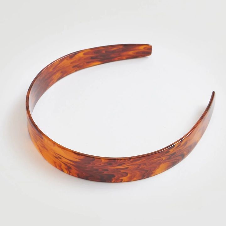 画像: 「IRIS47 Torotoiseshell headband」￥8,800 出典：シンゾーン