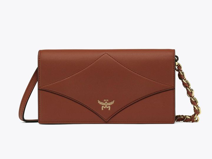 画像: 「ダイヤモンド チェーンウォレット」【縦10×横19×マチ3cm、ポケット1／札入れ1／カードスロット10／小銭入れ1】￥80,300 出典：MCM