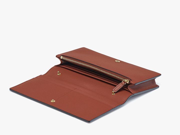 画像: 「ダイヤモンド チェーンウォレット」の内部構造。 出典：MCM