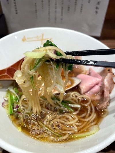 「ROPPONGIつなぐ☆はまぐりと魚介の醤油らーめん」【奥山佳恵の『ラーメン天国』第百二十三回】の画像12