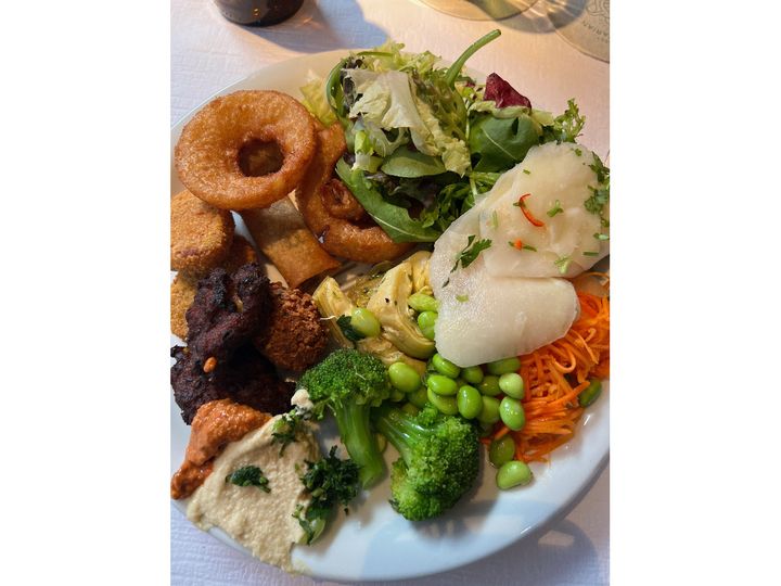 ベジタリアンレストラン「ヒルトル」本店のビュッフェ