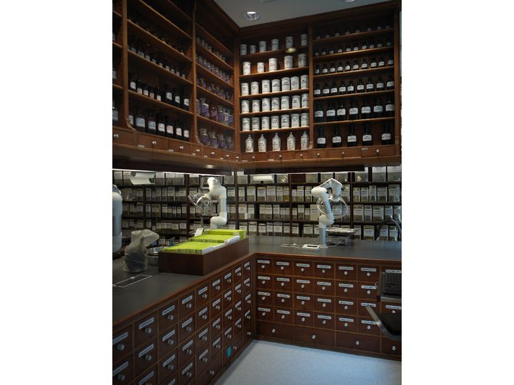 薬局の一角にあるハーブ調合コーナー