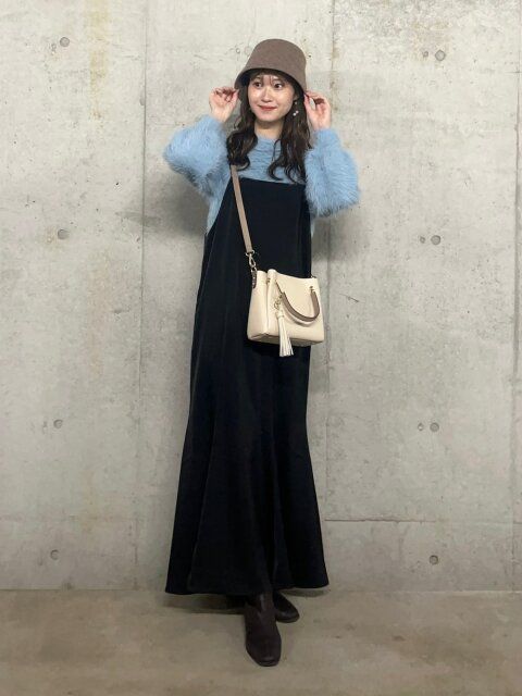 冬の黒ワンピースコーデ