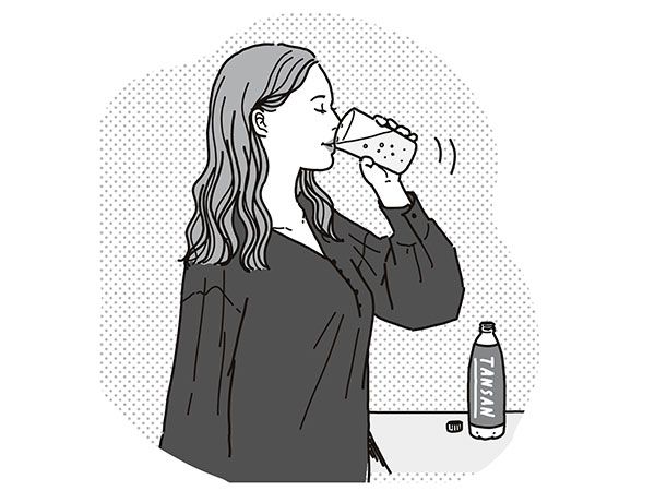 炭酸水をたっぷり飲む