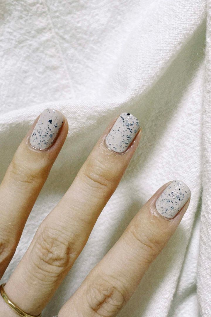 冬ネイル2024！冬の指先にまとう単色ネイル12選【ささやかですてきなもの まとめ 大谷有紀】