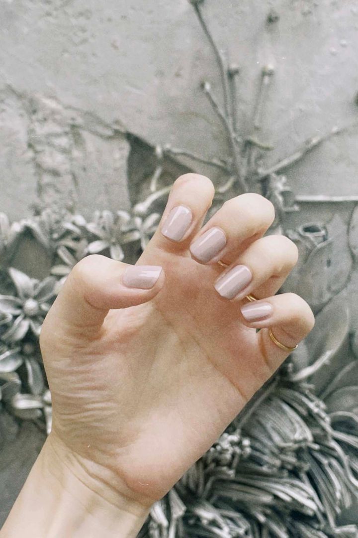 冬ネイル2024！冬の指先にまとう単色ネイル12選【ささやかですてきなもの まとめ 大谷有紀】