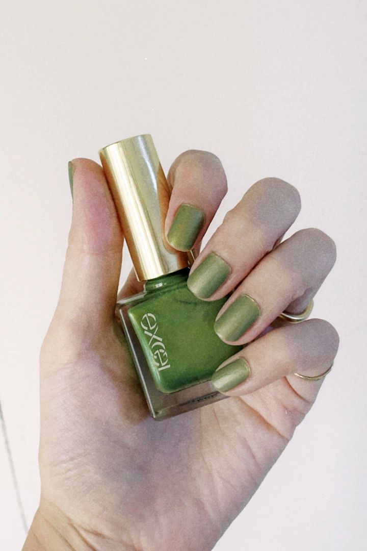 冬ネイル2024！冬の指先にまとう単色ネイル12選【ささやかですてきなもの まとめ 大谷有紀】